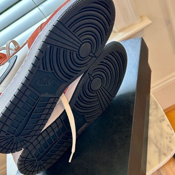 Big Kids Jordan’s SZ 6 - Picture 5 of 6